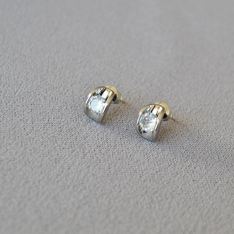 Kaunis Hopea Korvarengas ainutlaatuisella tyylillä