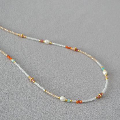 Klassinen Helmi Kaulakoru ajattomalla viehätyksellä