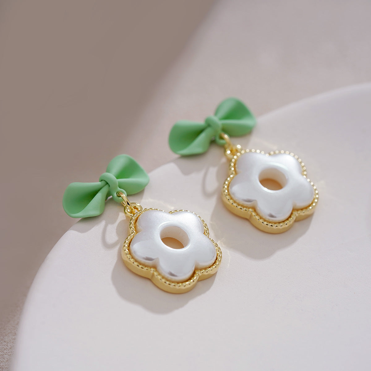 Klassinen Korvarengas ajattomalla viehätyksellä