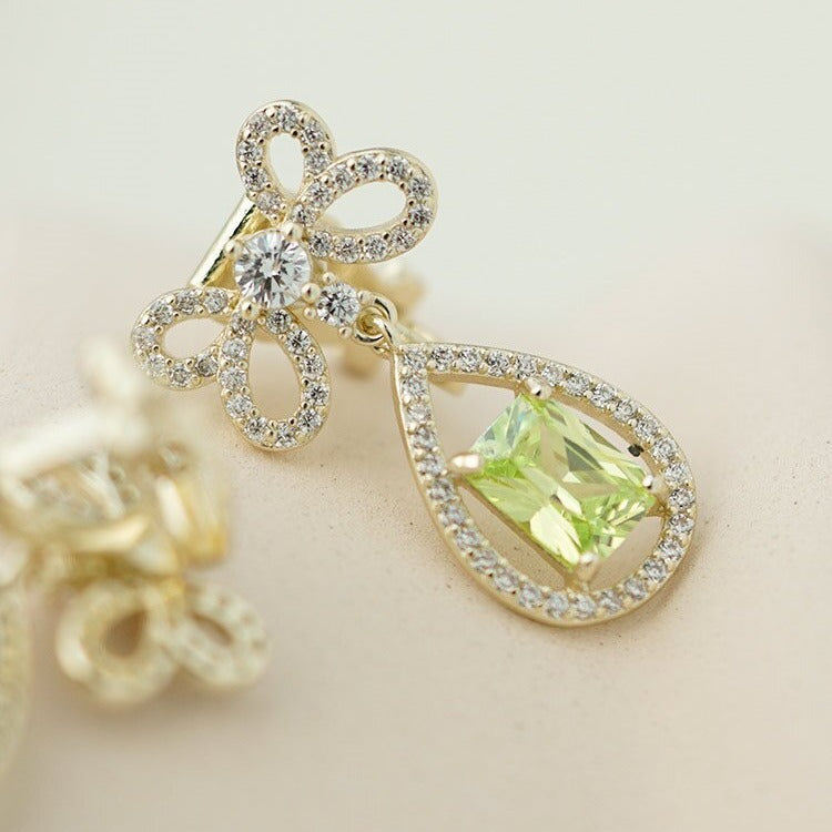 Kaunis Kulta Korvarengas ainutlaatuisella tyylillä