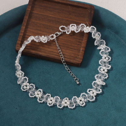 Klassinen Helmi Kaulakoru ajattomalla viehätyksellä