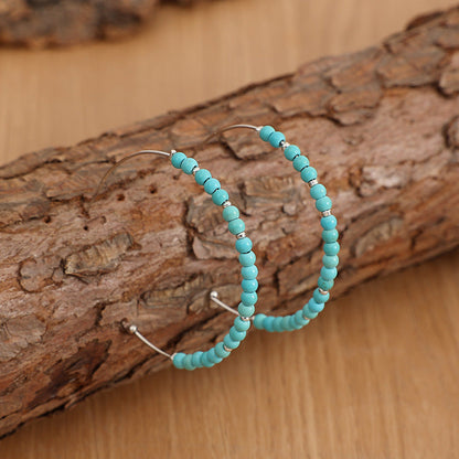 Klassinen Sormus ajattomalla viehätyksellä