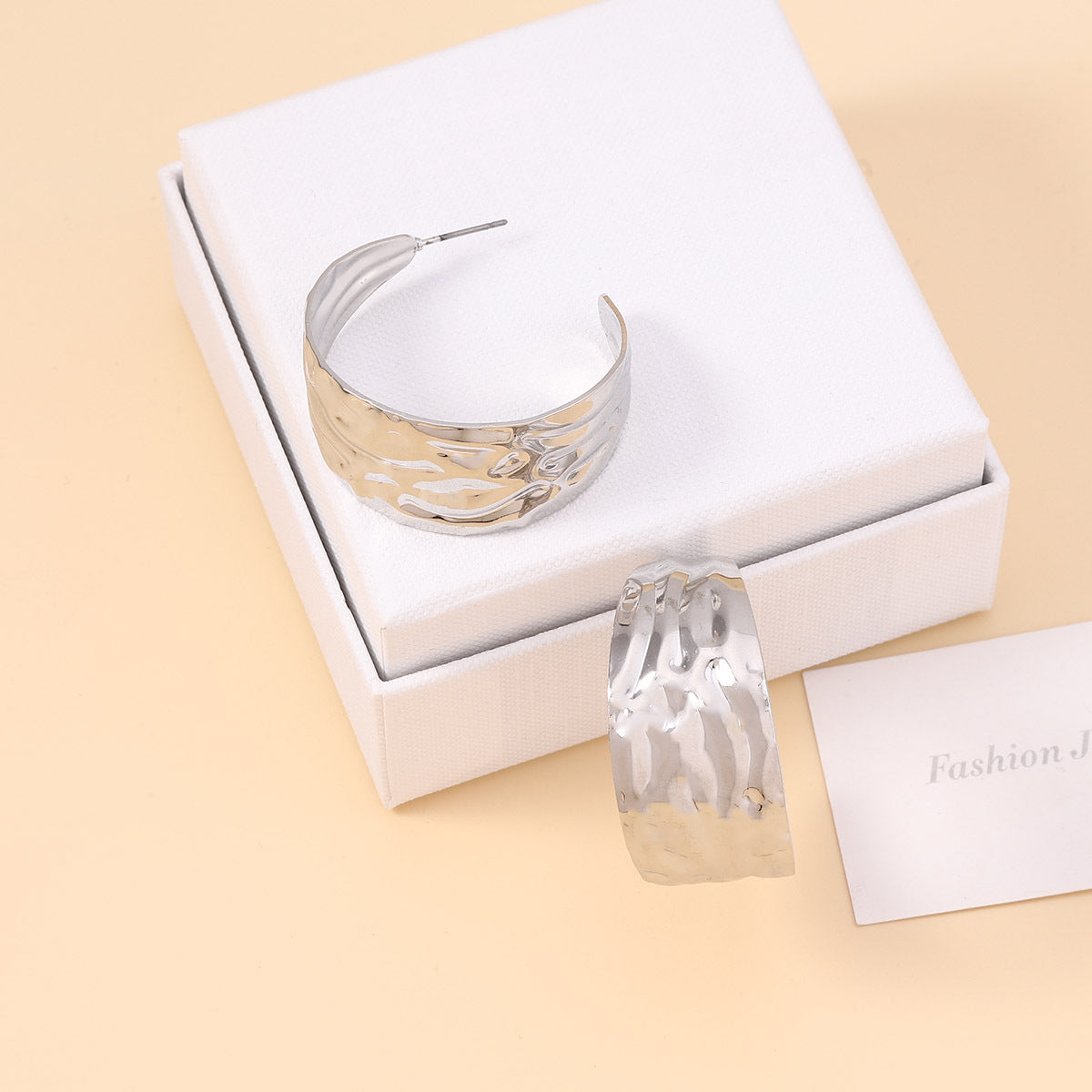 Elegantti Korvarengas jokaiseen tilaisuuteen