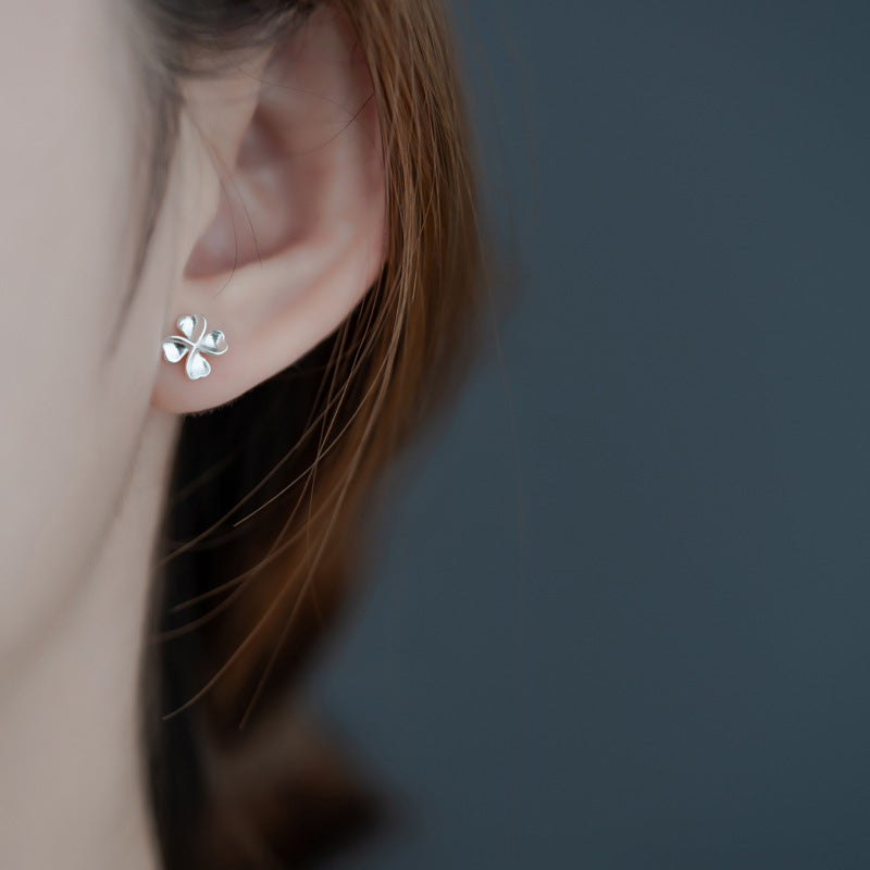 Kaunis Korvarengas ainutlaatuisella tyylillä