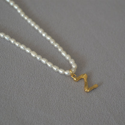 Hurmaava Helmi Kaulakoru jokaiseen tilaisuuteen