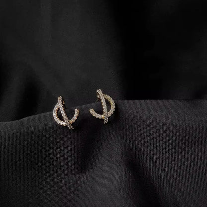 Kaunis Korvarengas ainutlaatuisella tyylillä