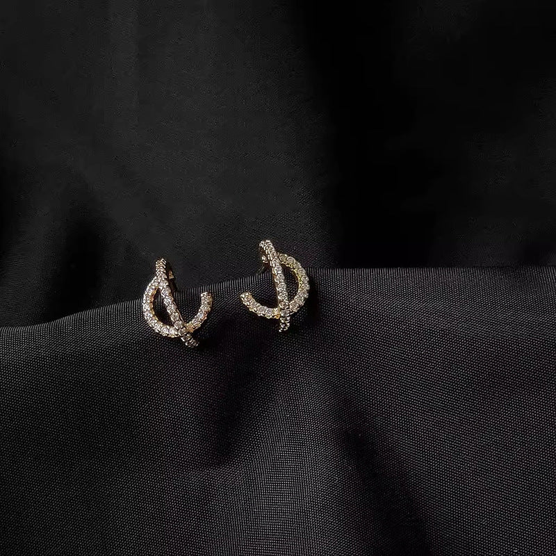 Kaunis Korvarengas ainutlaatuisella tyylillä