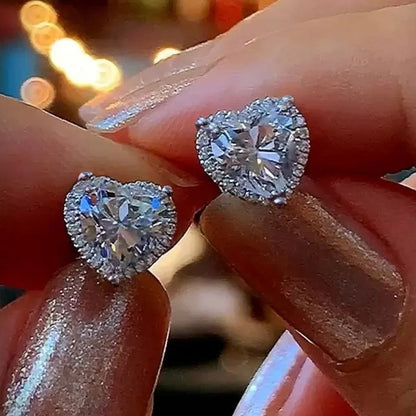 Kaunis Korvarengas ainutlaatuisella tyylillä