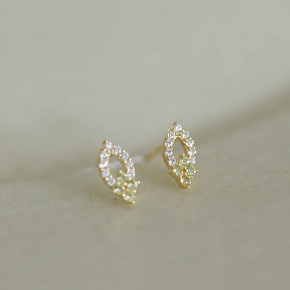 Kaunis Korvarengas ainutlaatuisella tyylillä