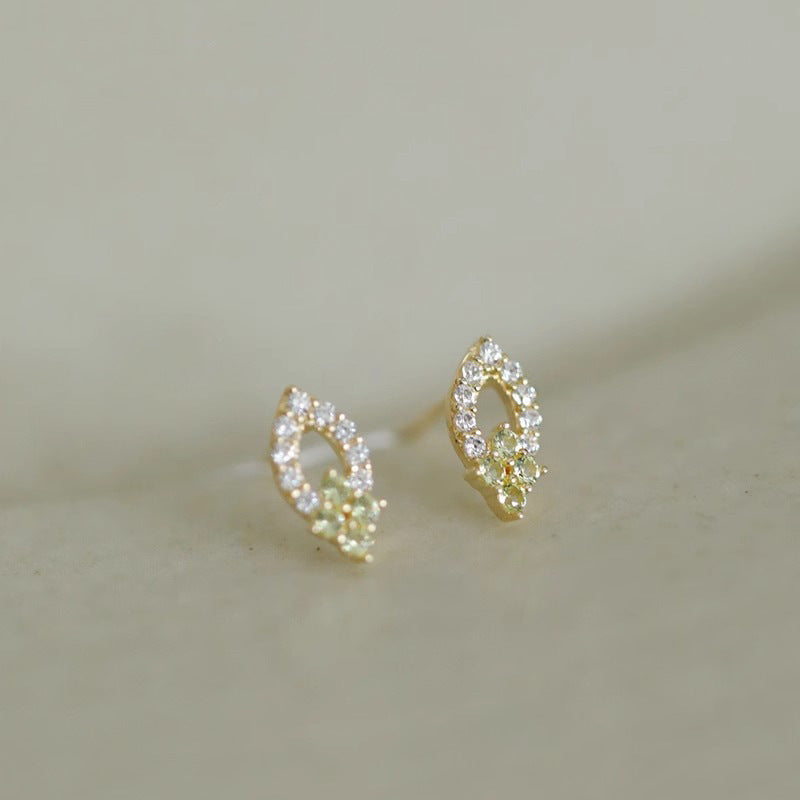 Kaunis Korvarengas ainutlaatuisella tyylillä