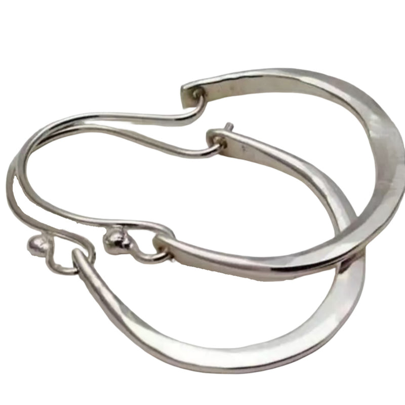 Kaunis Korvarengas ainutlaatuisella tyylillä