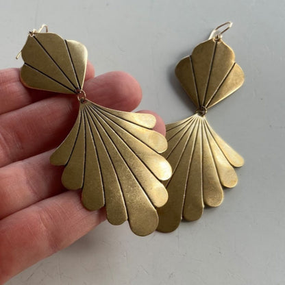 Klassinen Korvarengas ajattomalla viehätyksellä