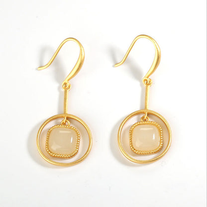 Elegantti Hopea Korvarengas jokaiseen tilaisuuteen