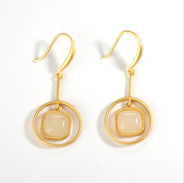 Elegantti Hopea Korvarengas jokaiseen tilaisuuteen