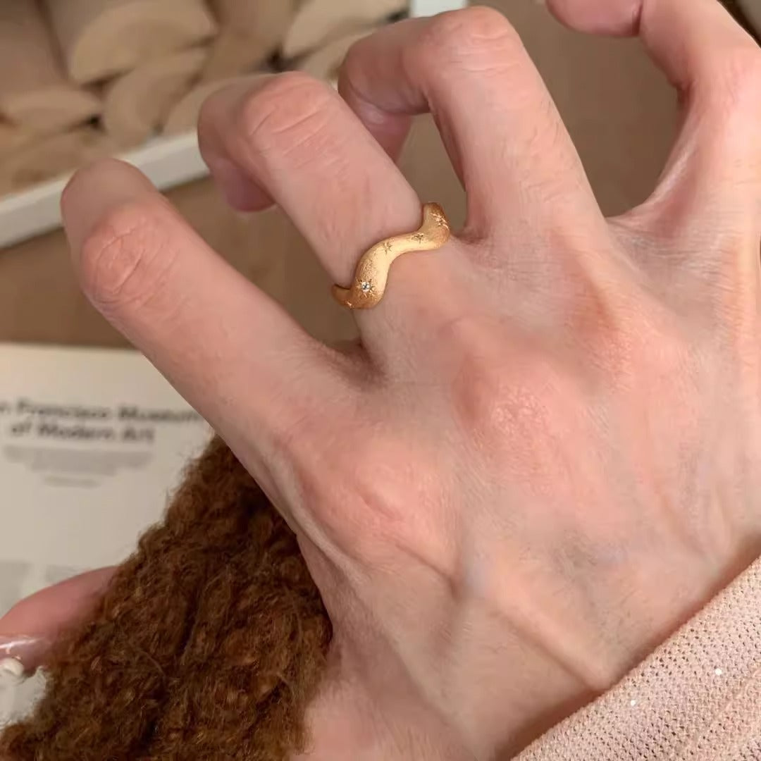 Elegantti Kulta Sormus jokaiseen tilaisuuteen