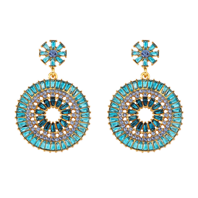 Kaunis Korvarengas ainutlaatuisella tyylillä