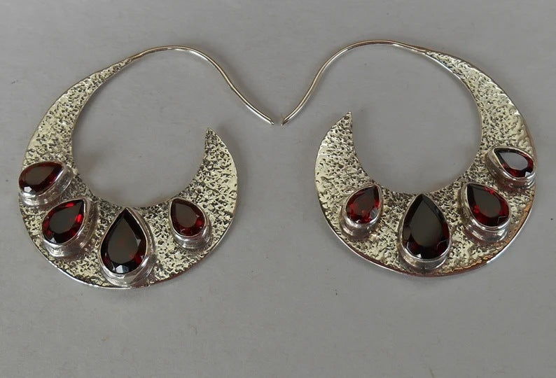 Kaunis Korvarengas ainutlaatuisella tyylillä