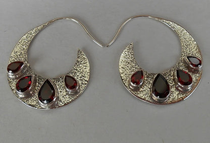 Kaunis Korvarengas ainutlaatuisella tyylillä