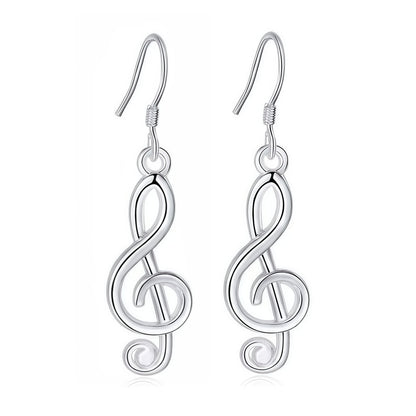 Kaunis Korvarengas ainutlaatuisella tyylillä