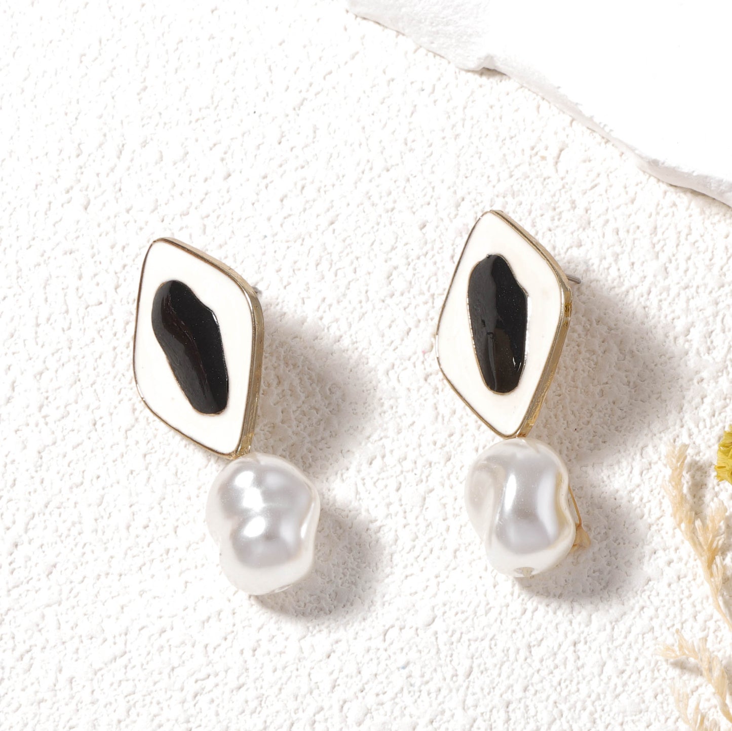 Elegantti Helmi Korvarengas jokaiseen tilaisuuteen