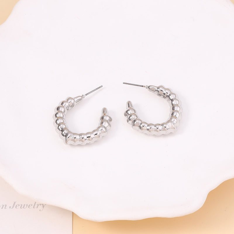 Klassinen Korvarengas ajattomalla viehätyksellä