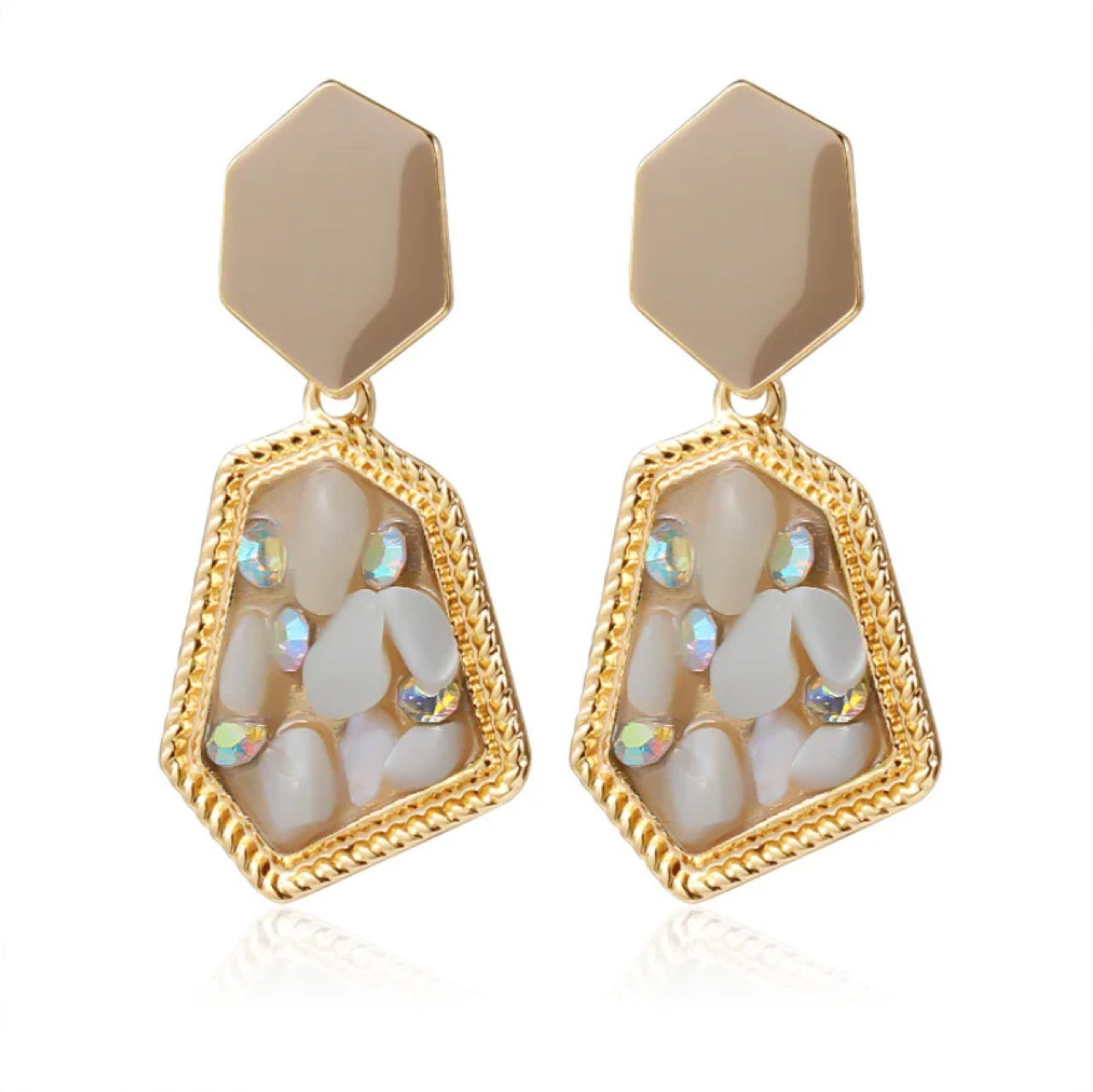 Klassinen Sormus ajattomalla viehätyksellä