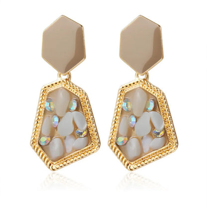 Klassinen Sormus ajattomalla viehätyksellä