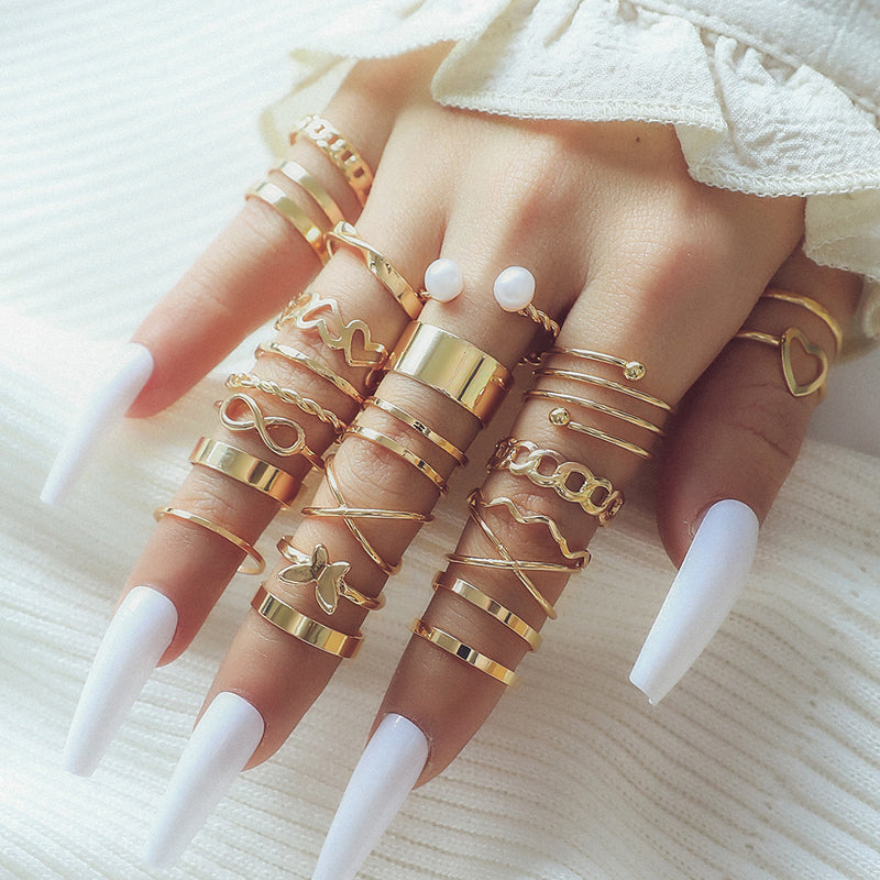 Hurmaava Kulta Korusetti jokaiseen tilaisuuteen