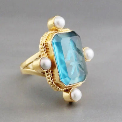 Klassinen Sormus ajattomalla viehätyksellä