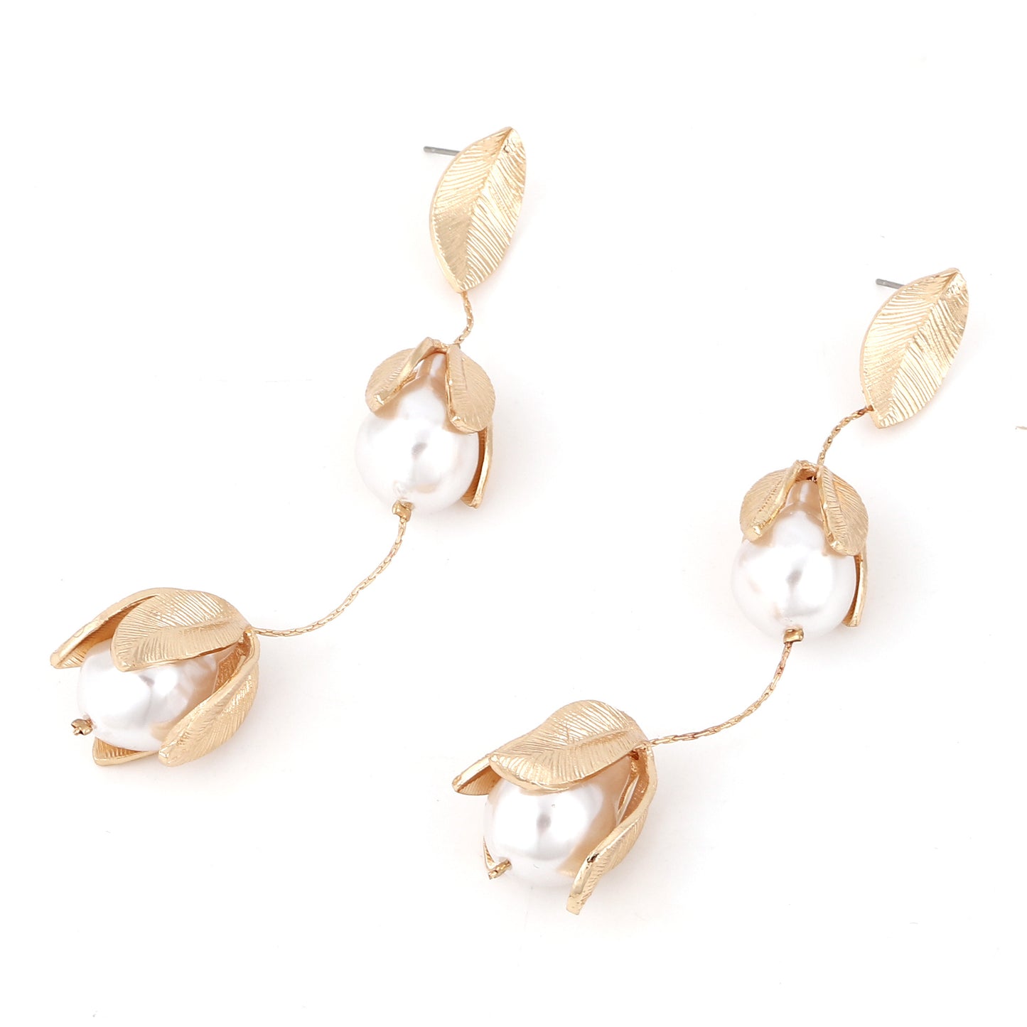 Klassinen Helmi Korvarengas ajattomalla viehätyksellä