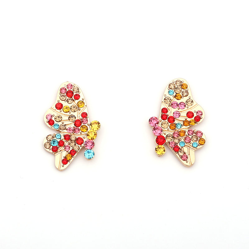 Kaunis Korvarengas ainutlaatuisella tyylillä