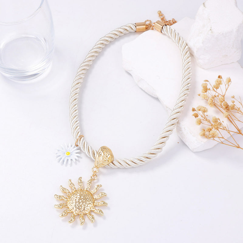 Herkkä käsityö Kaulakoru