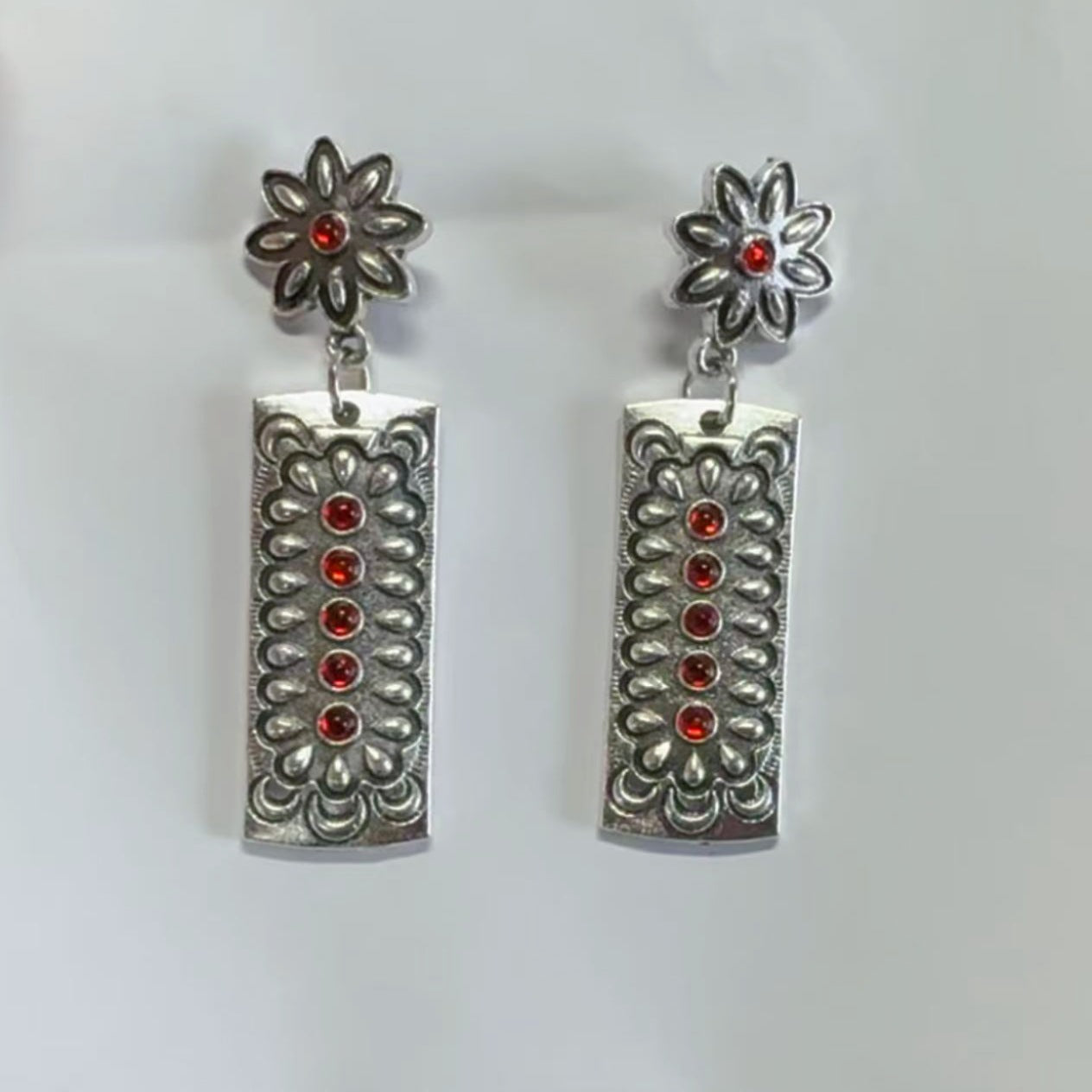 Käsintehty vintage Korvarengas