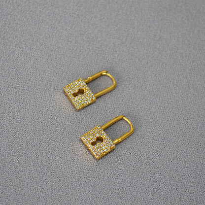 Kaunis Kulta Korvarengas ainutlaatuisella tyylillä