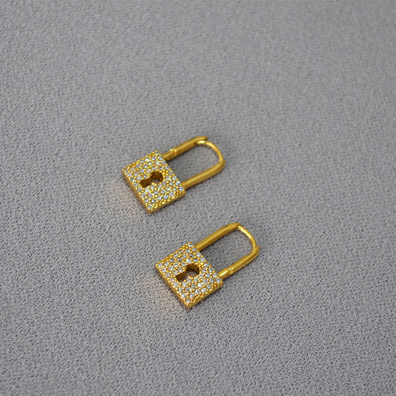 Kaunis Kulta Korvarengas ainutlaatuisella tyylillä