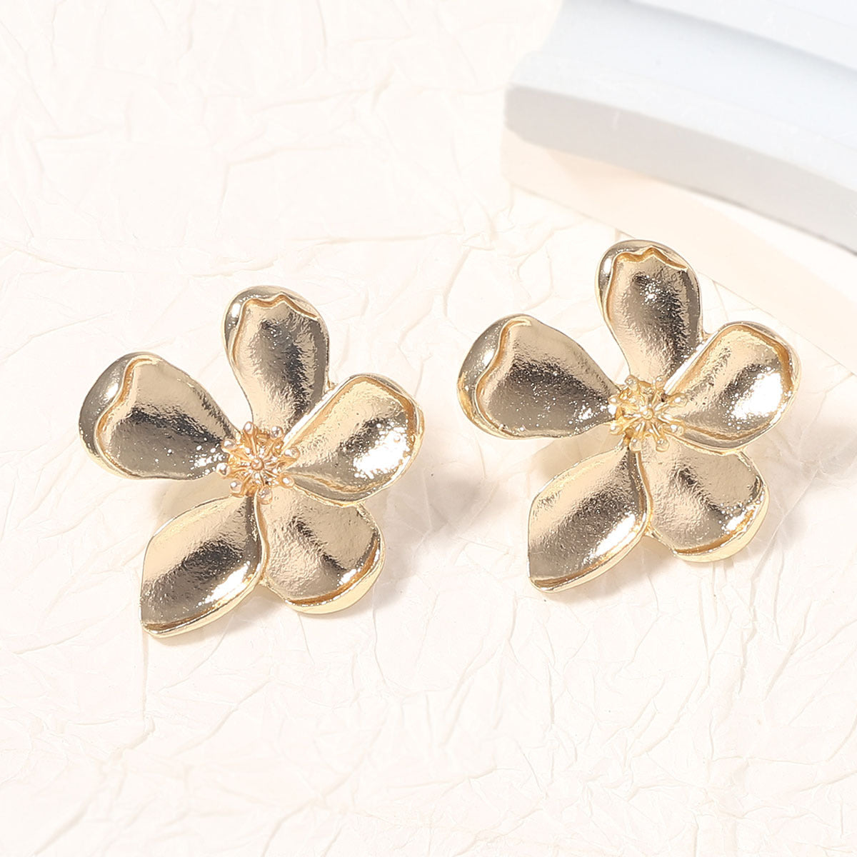 Klassinen Korvarengas ajattomalla viehätyksellä