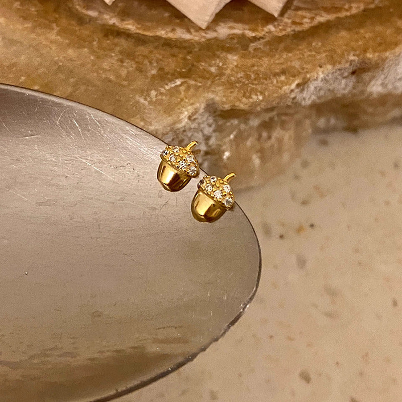 Kaunis Korvarengas ainutlaatuisella tyylillä