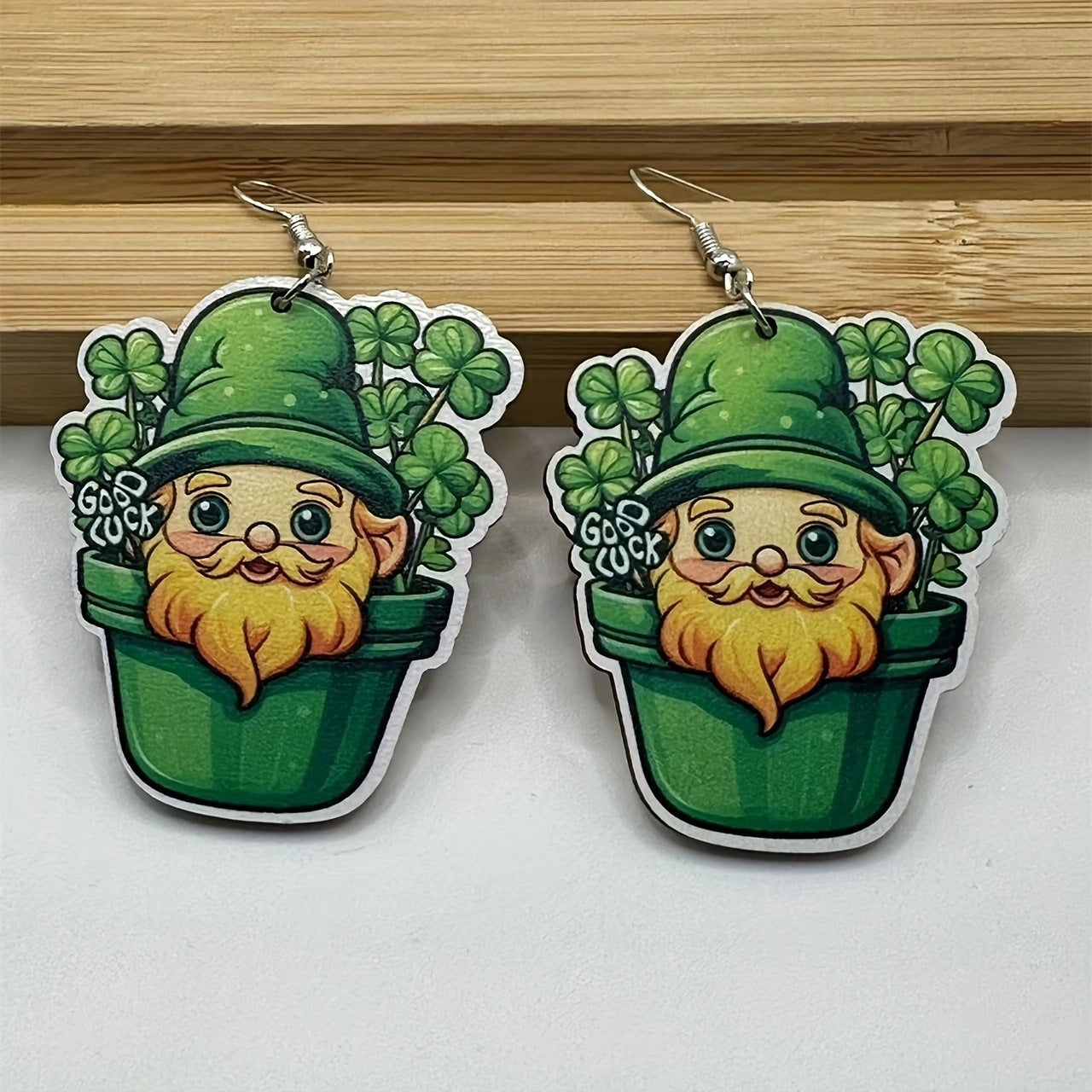 Klassinen Sormus ajattomalla viehätyksellä