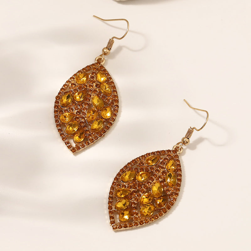 Kaunis Korvarengas ainutlaatuisella tyylillä