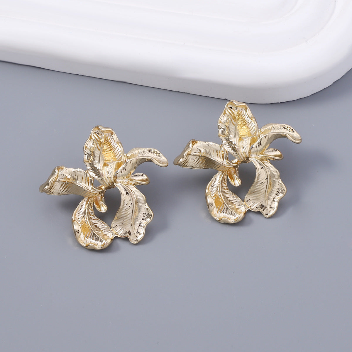 Hurmaava Kulta Korvarengas jokaiseen tilaisuuteen