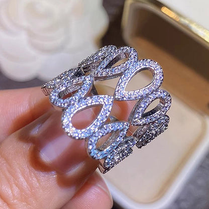 Kaunis Sormus ainutlaatuisella tyylillä