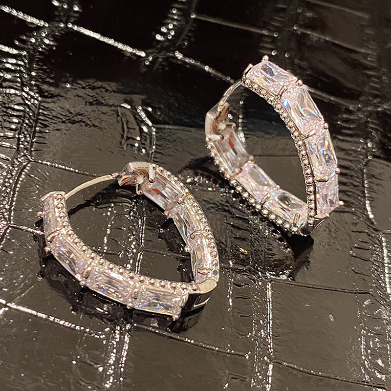 Klassinen Korvarengas ajattomalla viehätyksellä