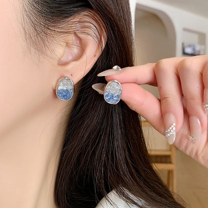 Kaunis Korvarengas ainutlaatuisella tyylillä