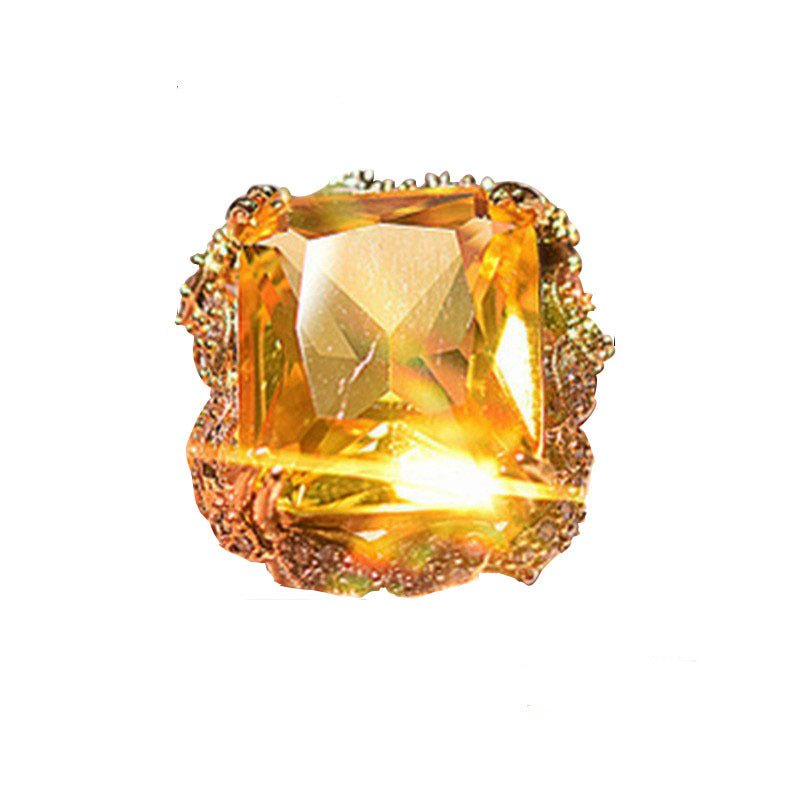 Kaunis Kulta Sormus ainutlaatuisella tyylillä