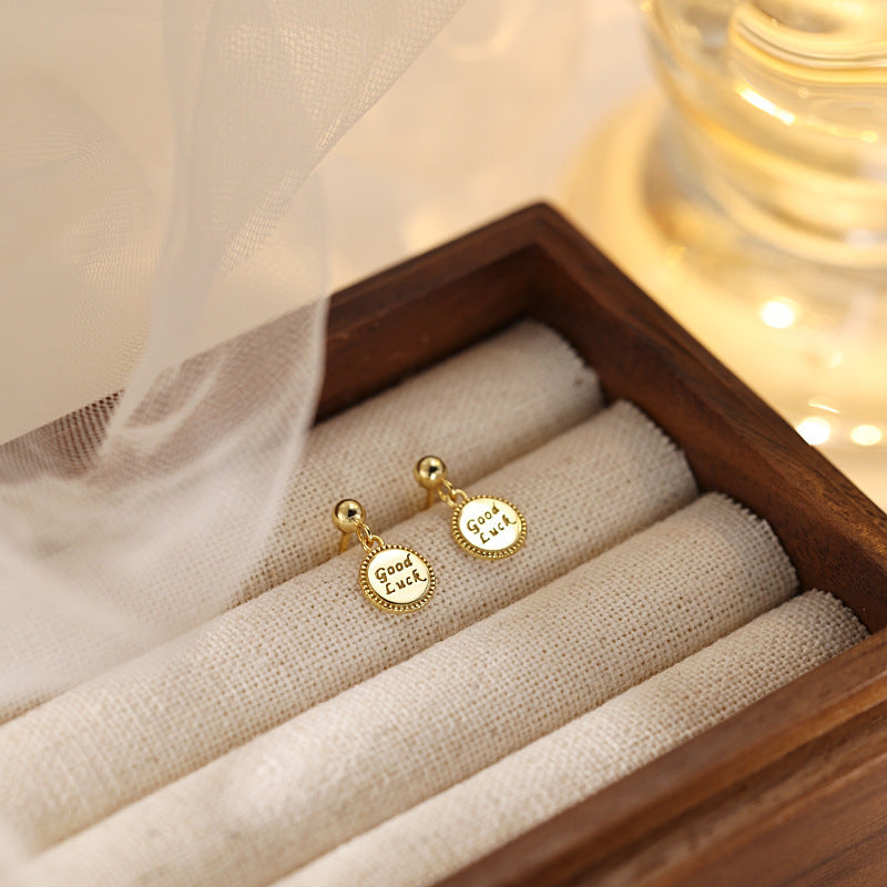 Elegantti Korvarengas jokaiseen tilaisuuteen