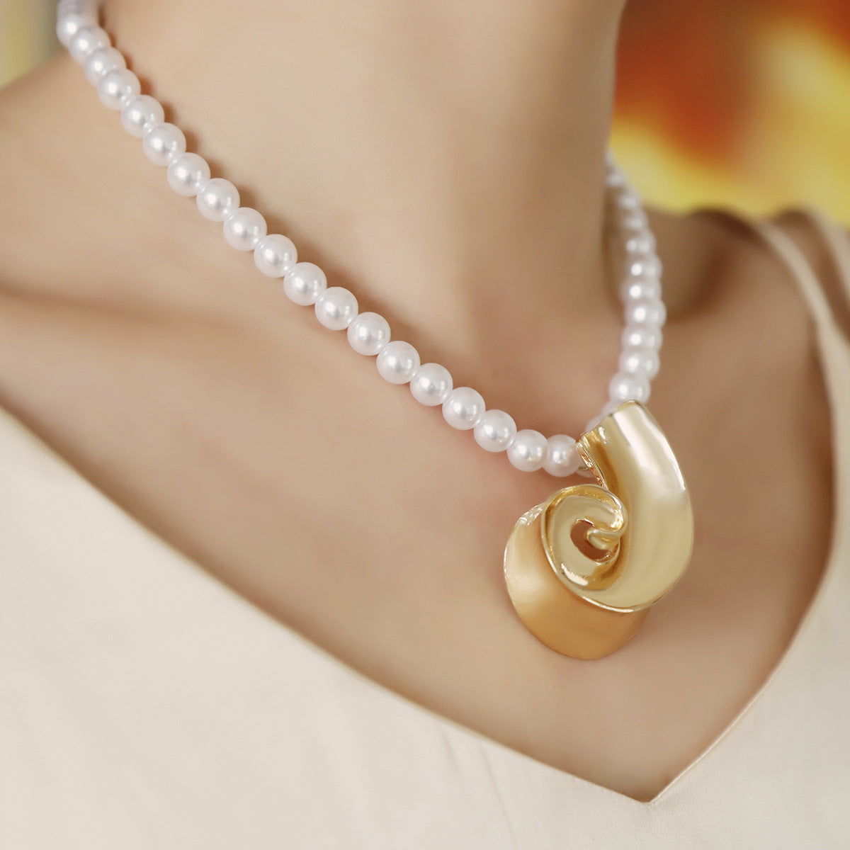 Klassinen Helmi Ketju ajattomalla viehätyksellä