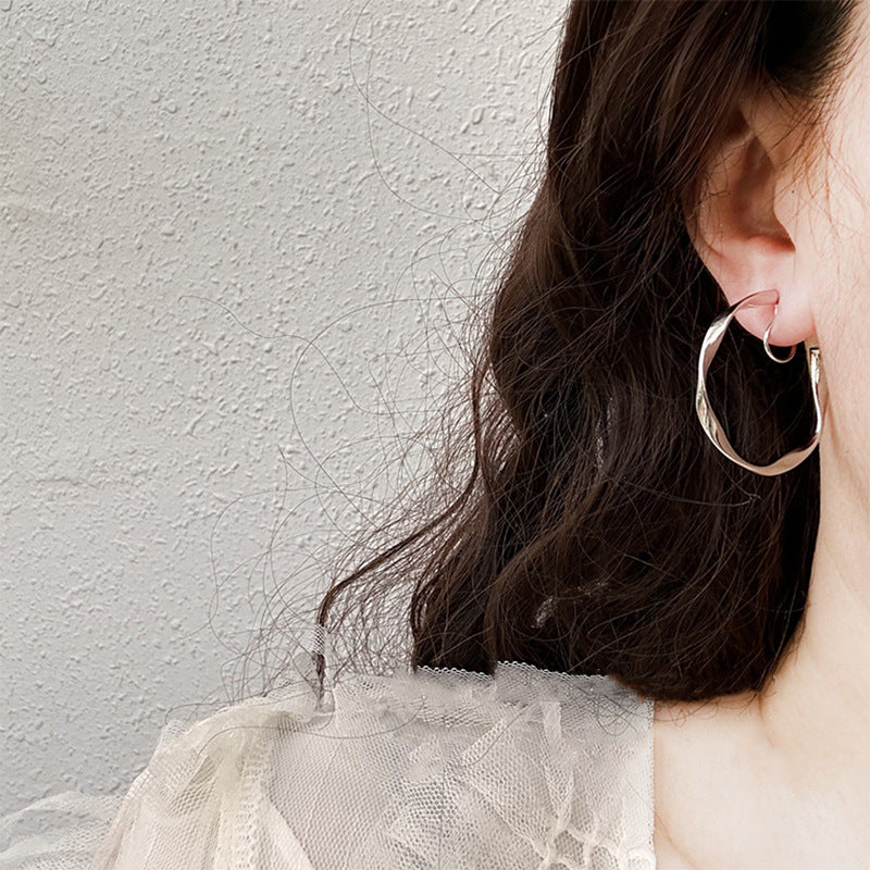 Kaunis Korvarengas ainutlaatuisella tyylillä