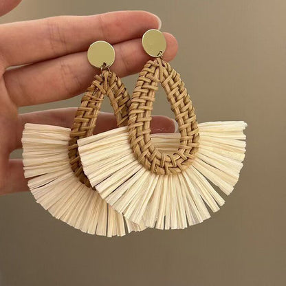 Kaunis Korvarengas ainutlaatuisella tyylillä