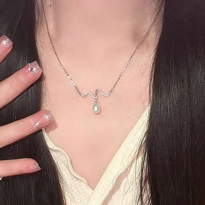 Romanttinen Helmi Kaulakoru erityisiin hetkiin