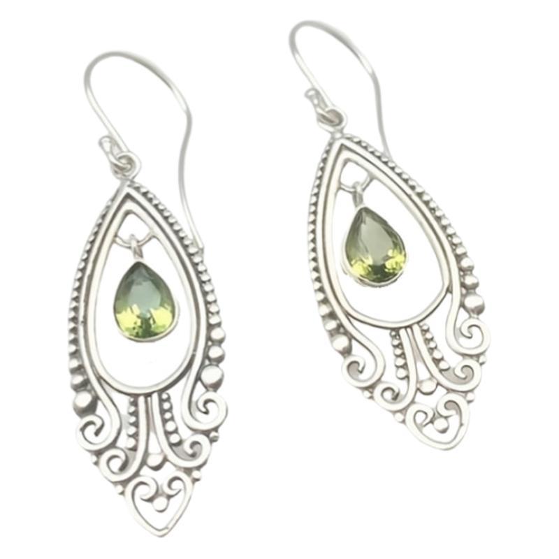 Klassinen Sormus ajattomalla viehätyksellä